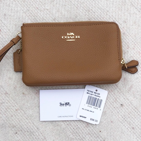Coach Handbags - Like new coach wristlet